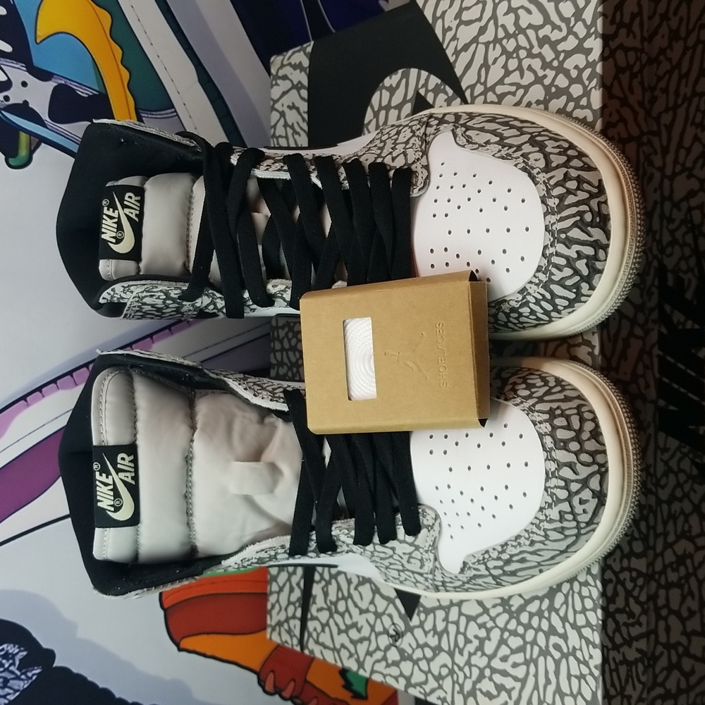 PER-OWNED WITH OG BOX!! Air Jordan 1 Retro High OG "White Cement "